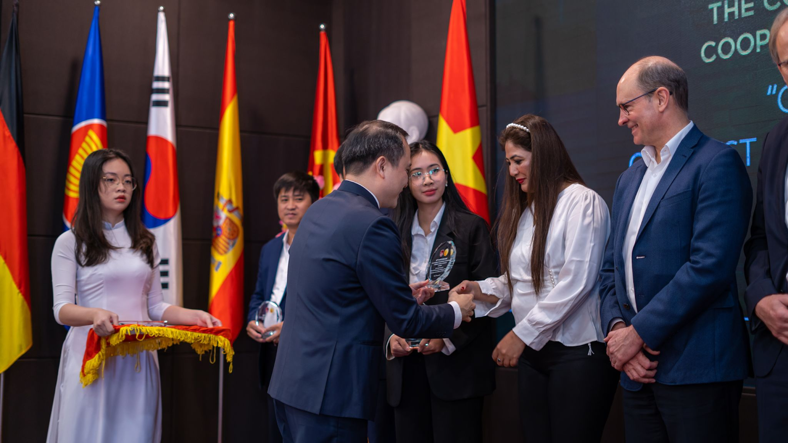 Confab 360 Global Conference Concludes with MoU at VNU - Image 4